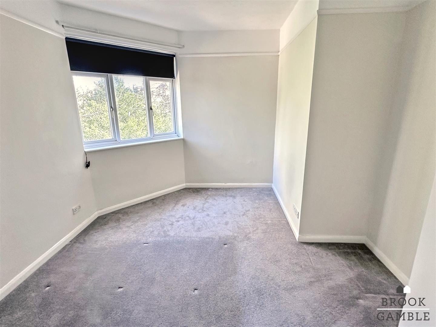 2 Bedroom Flat. Silverdale Road in Eastbourne,  13